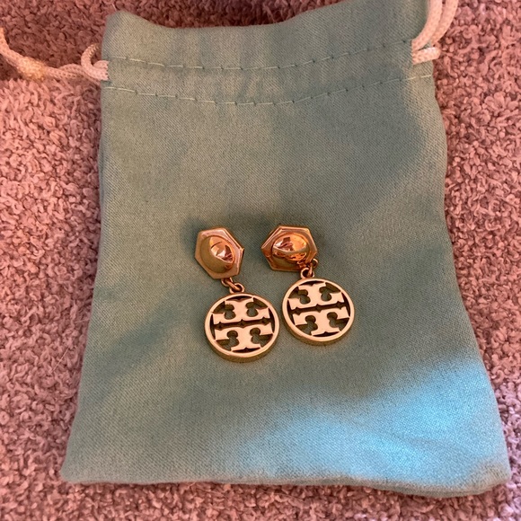 TORY BURCH Gold-plated insignia earrings - Picture 4 of 4